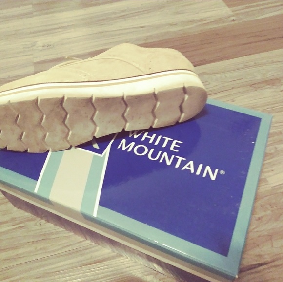 Gold Saddle Shoe - Picture 2 of 2